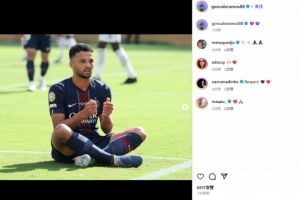 开云官网-致敬若塔！巴黎中锋贡萨洛-拉莫斯社媒晒进球后打游戏庆祝照