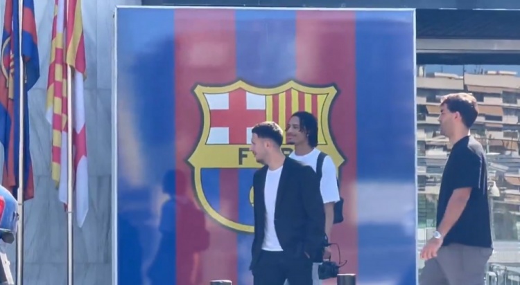 开云-西媒：巴德吉与巴萨签署合同，将与弗里克的球队一起进行季前训练